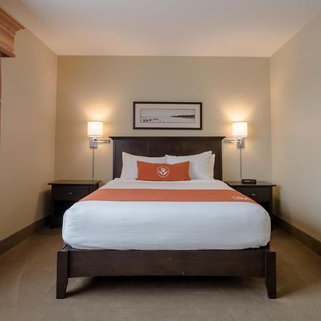 Amsterdam Inn & Suites סאסקס מראה חיצוני תמונה