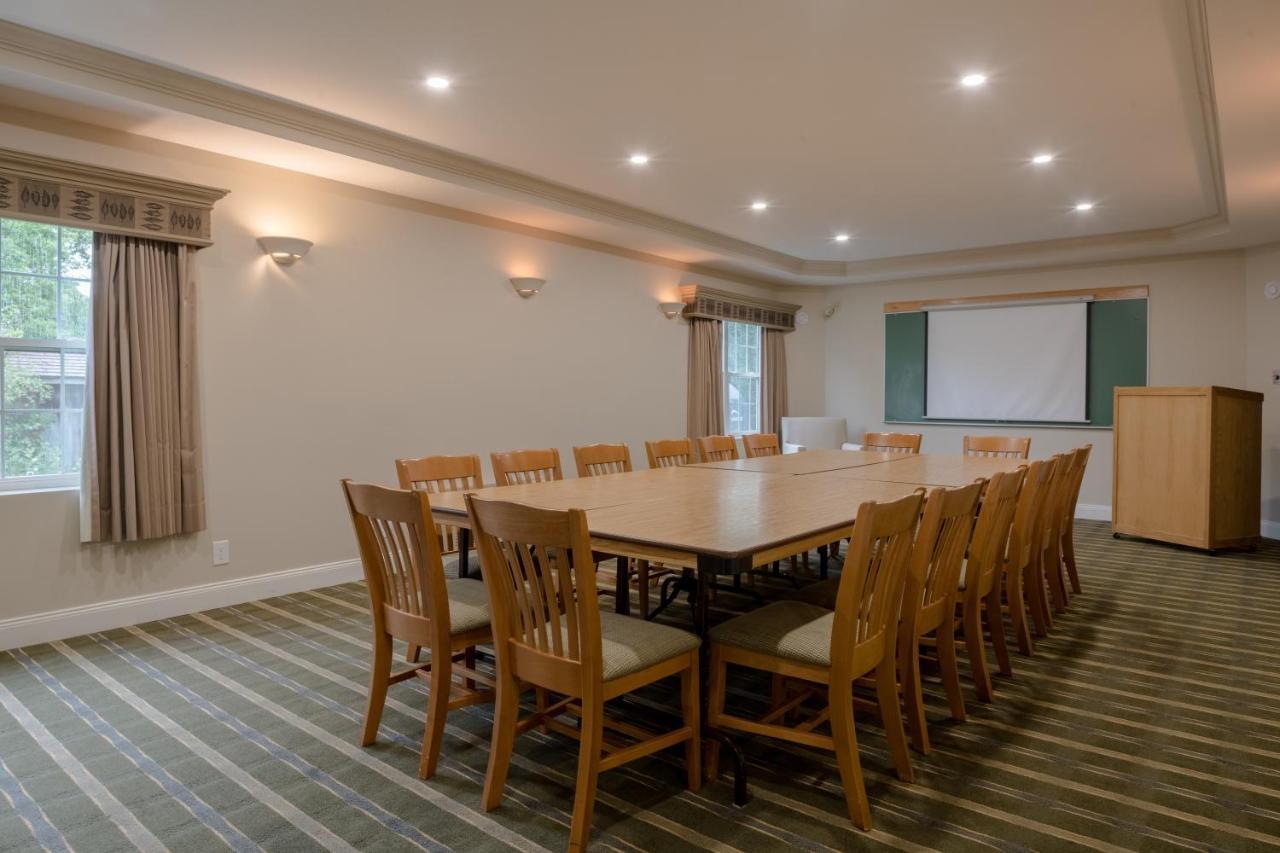 Amsterdam Inn & Suites סאסקס מראה חיצוני תמונה