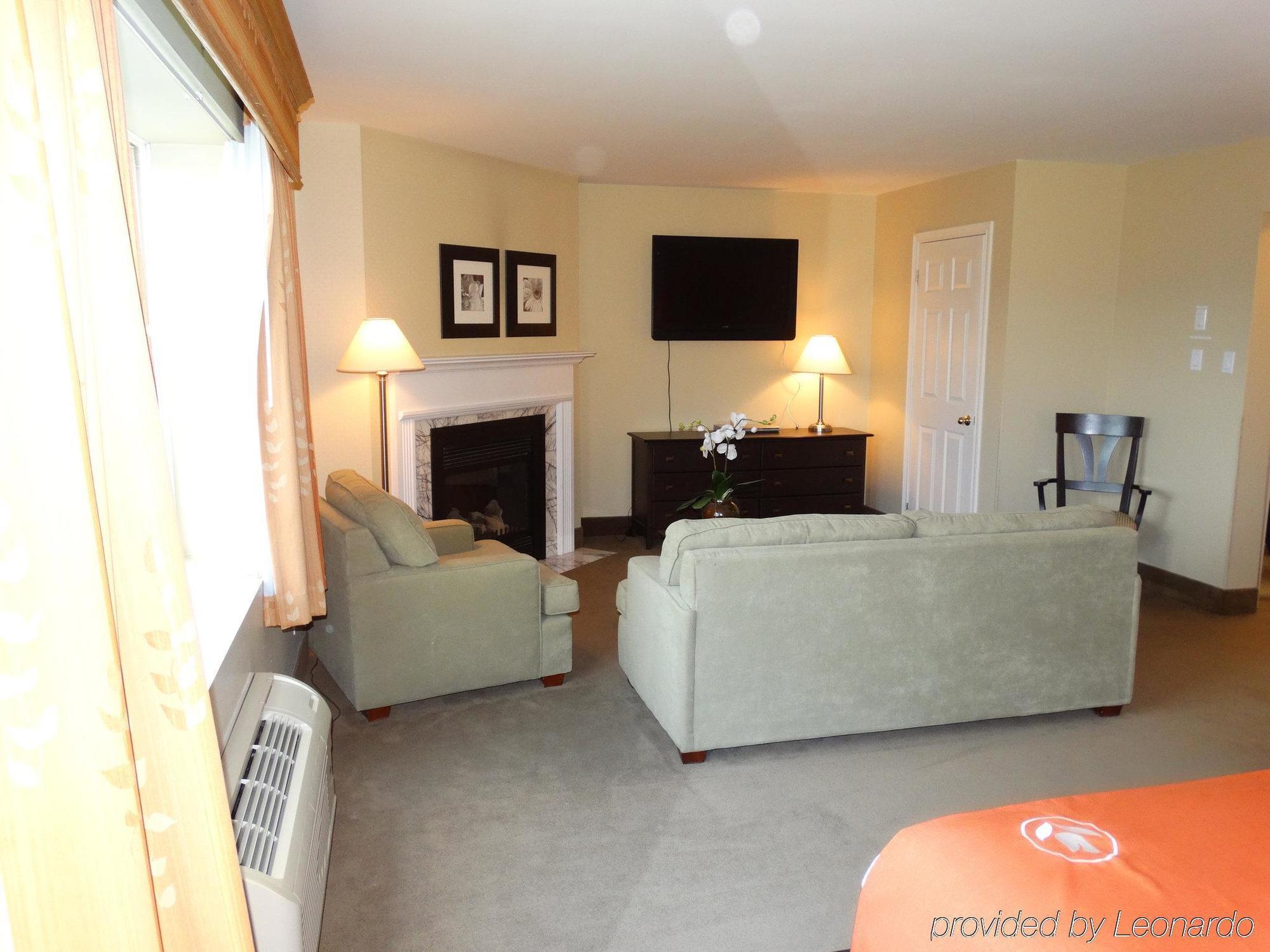 Amsterdam Inn & Suites סאסקס מראה חיצוני תמונה