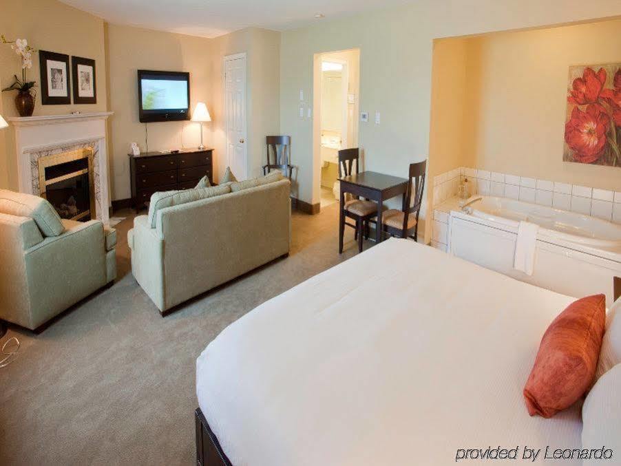 Amsterdam Inn & Suites סאסקס מראה חיצוני תמונה